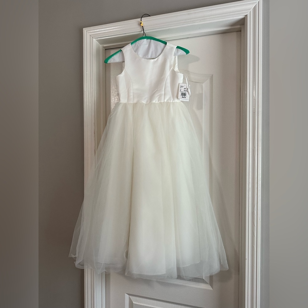 Kids white flower girl dress from David’s bridal. Size 7. New with tags